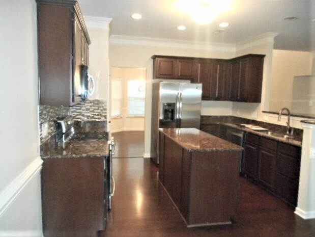 Building Photo - 1414 Paulonia Way