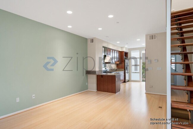 Foto del edificio - 1356 Powell St