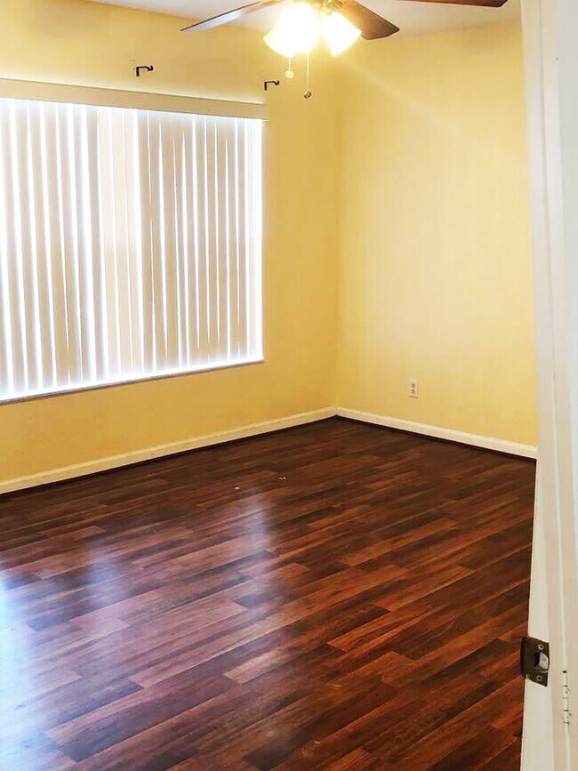Foto del edificio - 4115 Meade Way