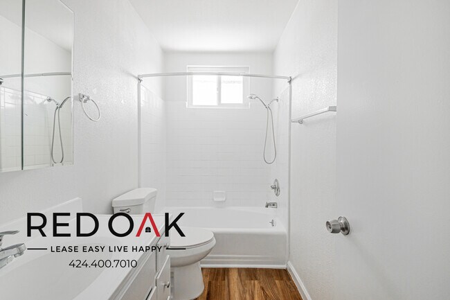 Building Photo - 10714 Western Ave