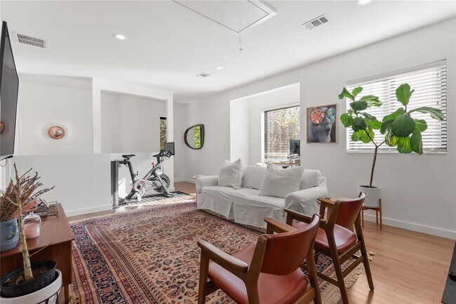 Foto del edificio - 2936 E 14th St