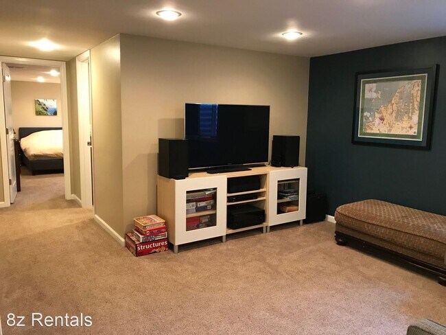 Building Photo - 4 br, 2.5 bath House - 630 46th Street