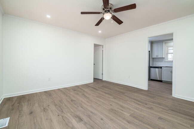 Foto del edificio - Charming West Ashley Home