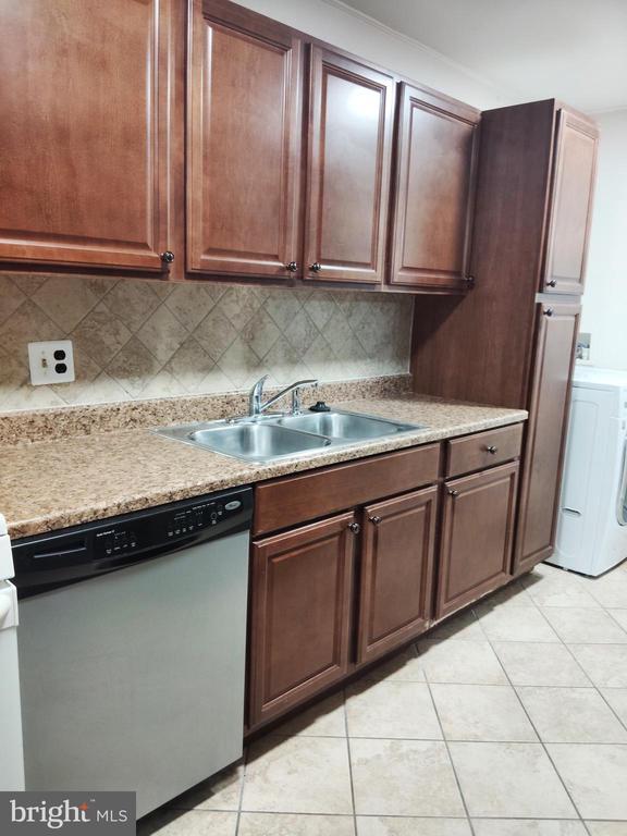 Foto del edificio - 11901 Parklawn Dr