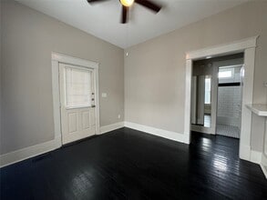 Building Photo - 807 8th St