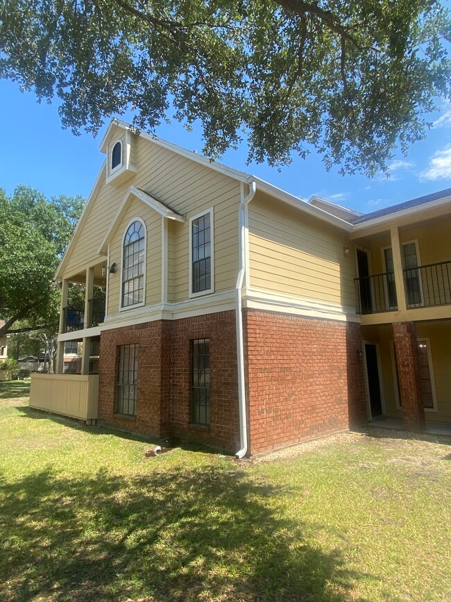 Building Photo - 8724 Mallard Reserve Dr