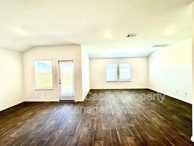 Foto del edificio - 346 Gladiola Lp