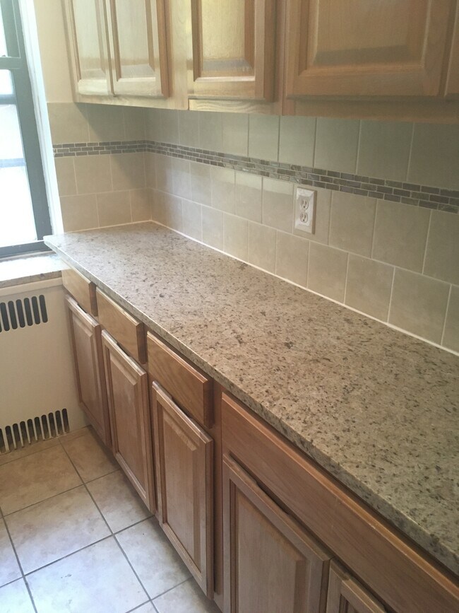 Foto del edificio - 3017 Riverdale Ave