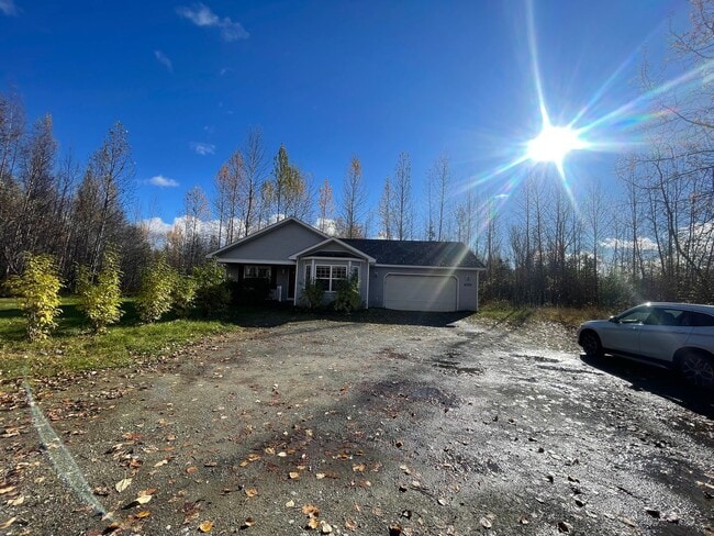 Building Photo - Ranch style 3bedroom/2 bathroom with an Oversized two car garage +giant carport!  Large private l...