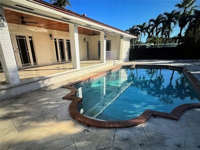 Building Photo - 15030 SW 89th Ave