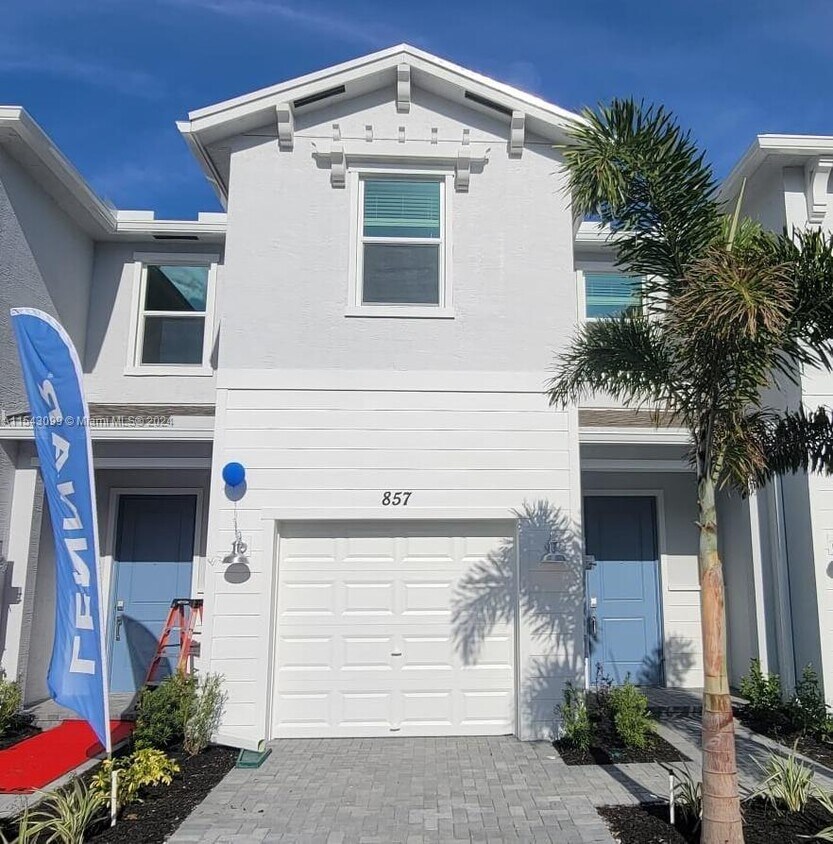 Foto principal - 857 SE grovebush Ln