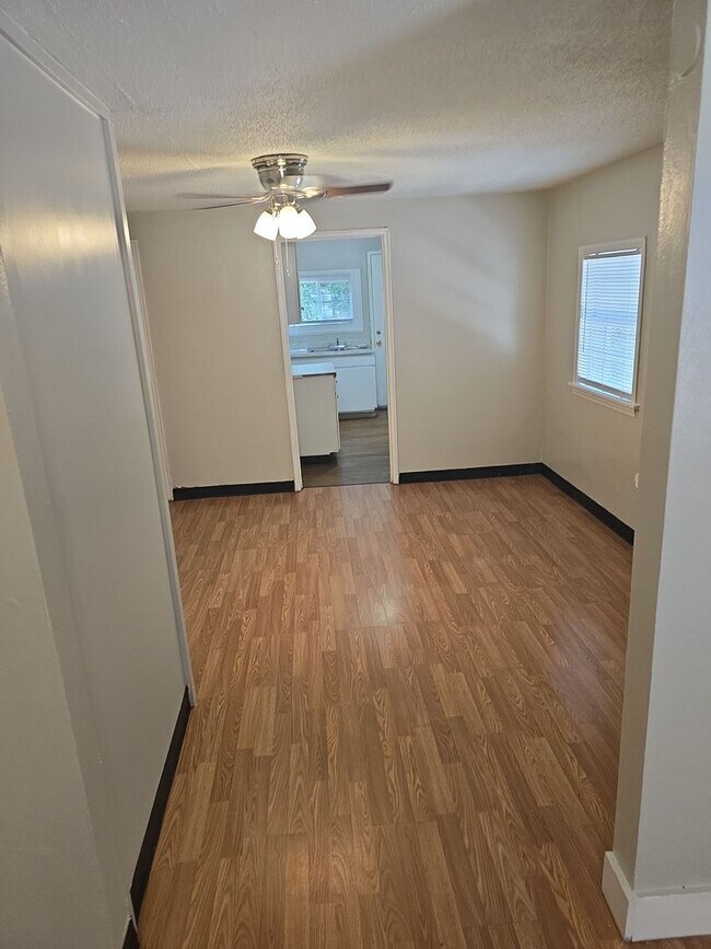 Building Photo - 1 bed 1 bath duplex near Prisma Health
