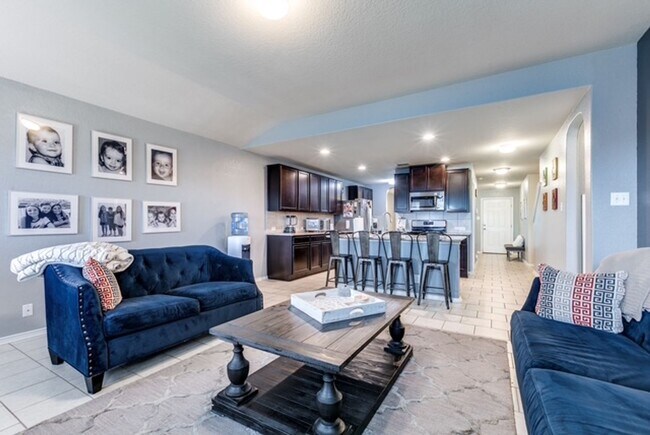 Foto del edificio - Beautiful 5-Bedroom Home in Valley Ranch –...