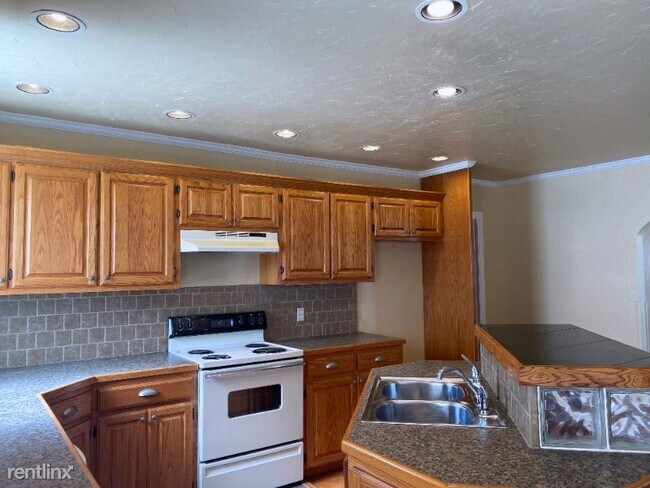 Building Photo - 3 br, 1.5 bath House - 3208 NW 24th Street