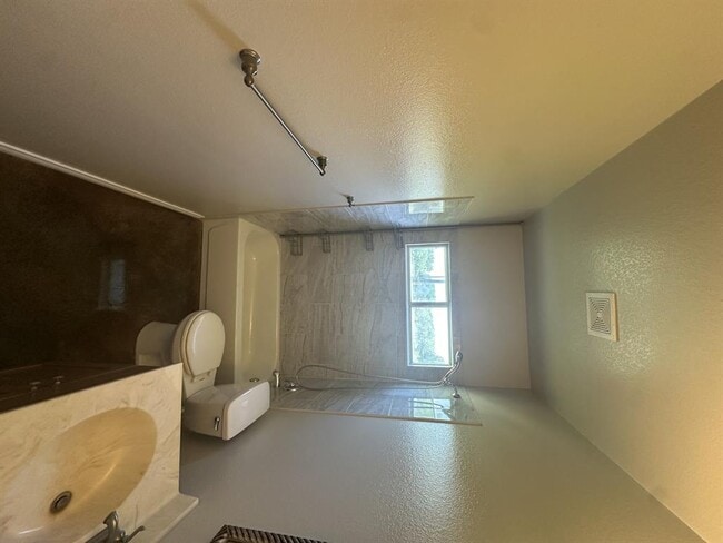 Building Photo - 1640 Co Rd 228