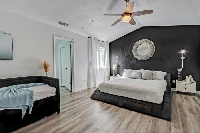 Foto del edificio - 2701 Seagate Ln N