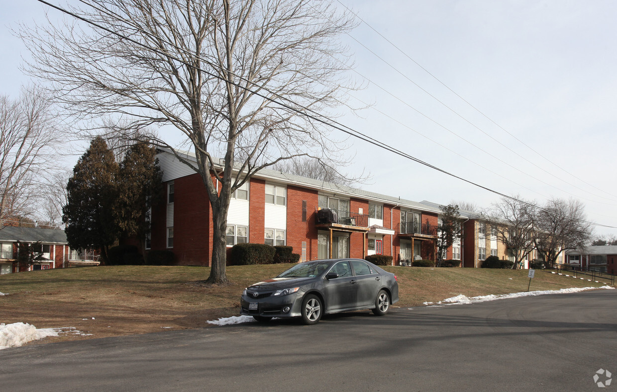 Primary Photo - Lake Katrine Apartments