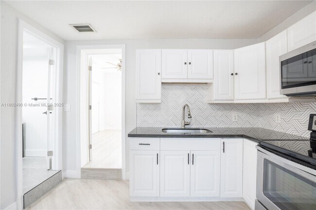 Foto del edificio - 6695 SW 28th St