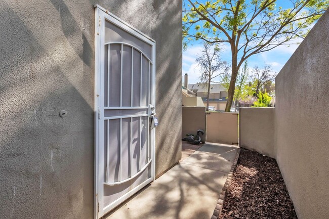 Building Photo - **Completely Remodeled ** 1BR/1BA w/ Private Patio + Garage in Sacramento ** Move in May 1st & ge...