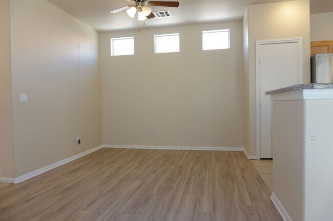 Building Photo - Gated Community - Freshly painted Interior & Exterior