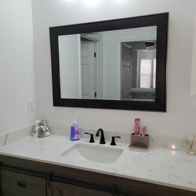 Building Photo - 15999 Mandolin Bay Dr