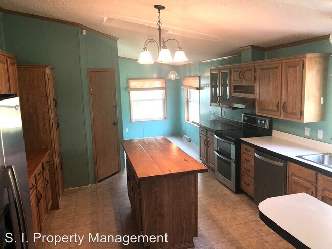 Building Photo - 3 br, 2 bath House - 345 Spring Dr.