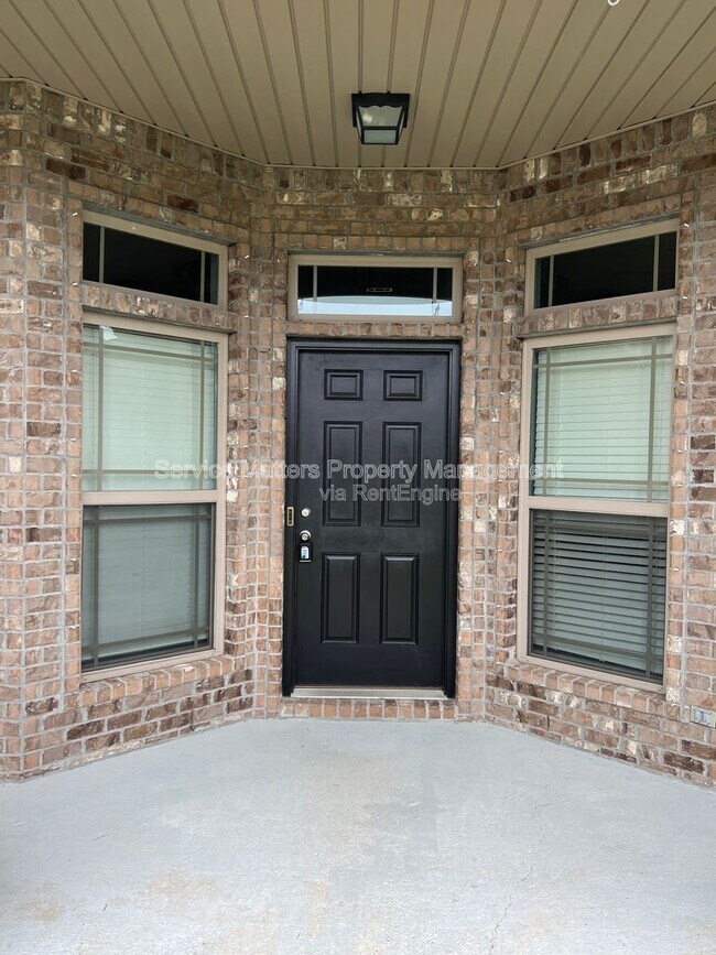 Foto del edificio - 6175 Chester Dr