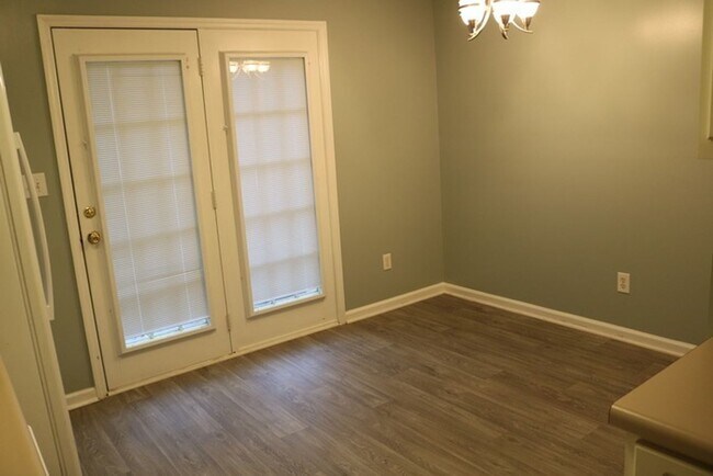 Building Photo - Town House For Rent in Augusta!