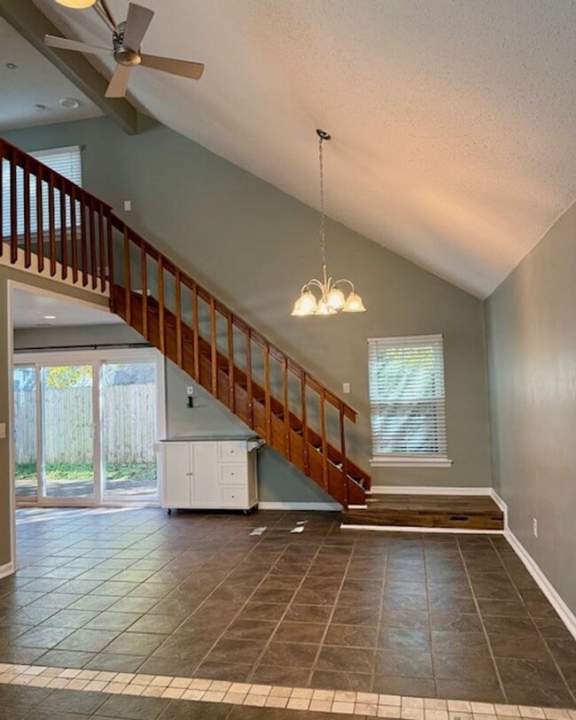 Foto del edificio - Cute 3 bed 2 bath in central location READ...