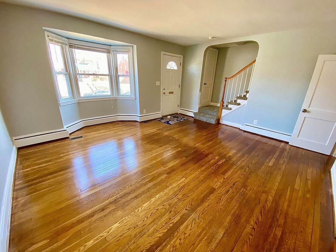 Primary Photo - Recently Renovated 3-Bedroom Townhome in R...