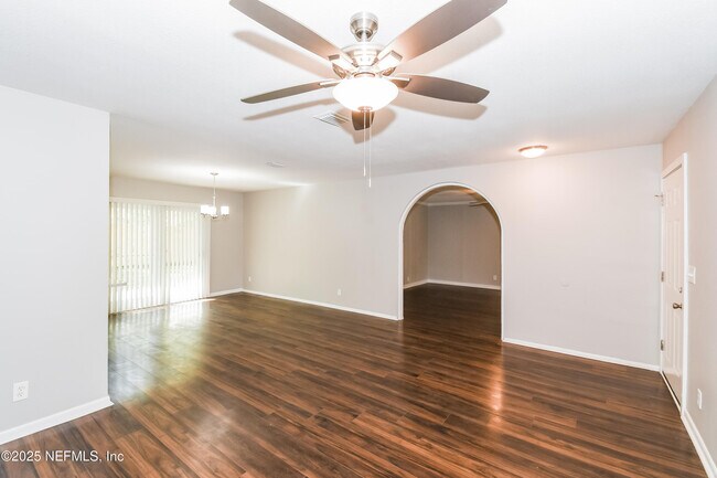 Building Photo - 1160 Crown Dr