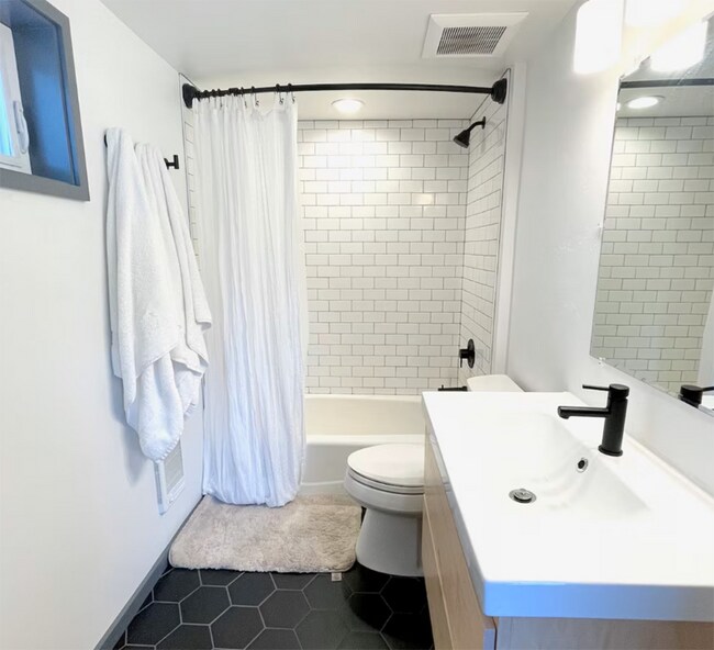 Foto del edificio - 61304 SE Wizard Ln
