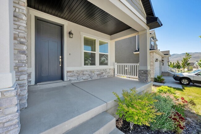 Building Photo - 106 N Midland Dr