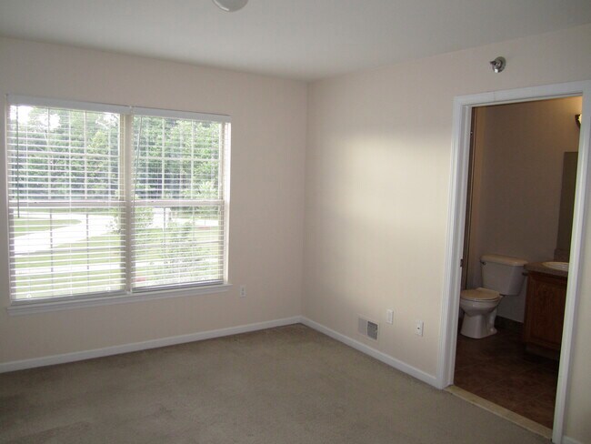 Foto del edificio - 14159 Lakeside Blvd N