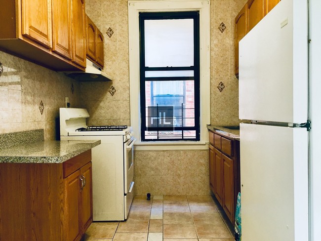 Foto del edificio - 1 bedroom apartment in sunnyside queens