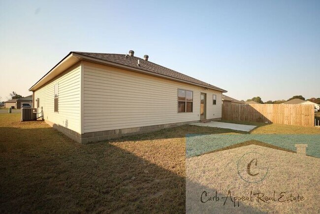 Foto del edificio - Move in special $900!! Beautiful new construction 3 bed / 2 bath home - Lake City