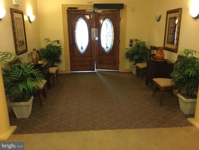 Foto del edificio - 8601 Roaming Ridge Way