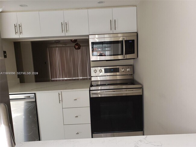 Foto del edificio - 313 Waterside Dr