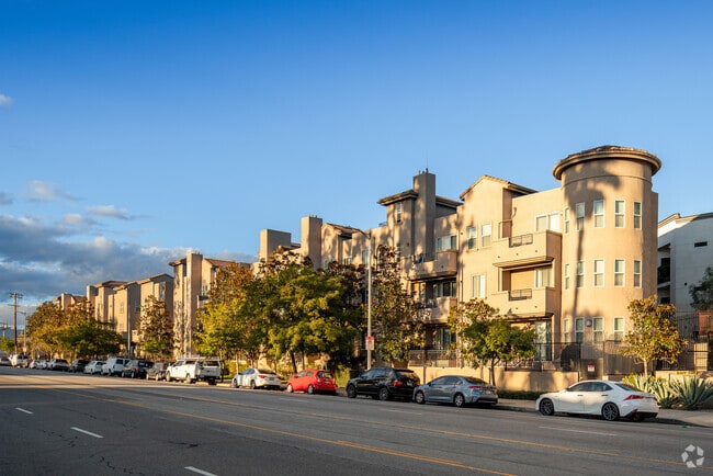 Building Photo - The Glenoaks Villas