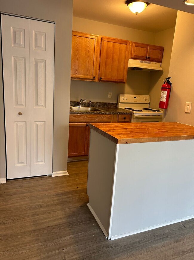 Foto del edificio - Beautiful 1 bedroom, 1 bathroom Condo -- R...