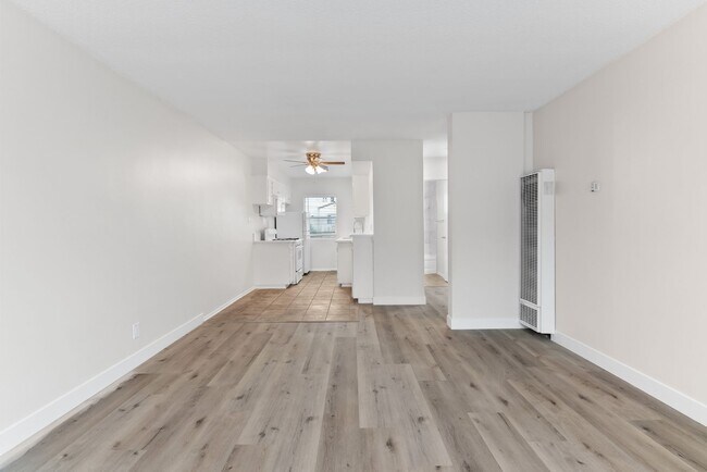 Interior Photo - 1512 E Florida Street