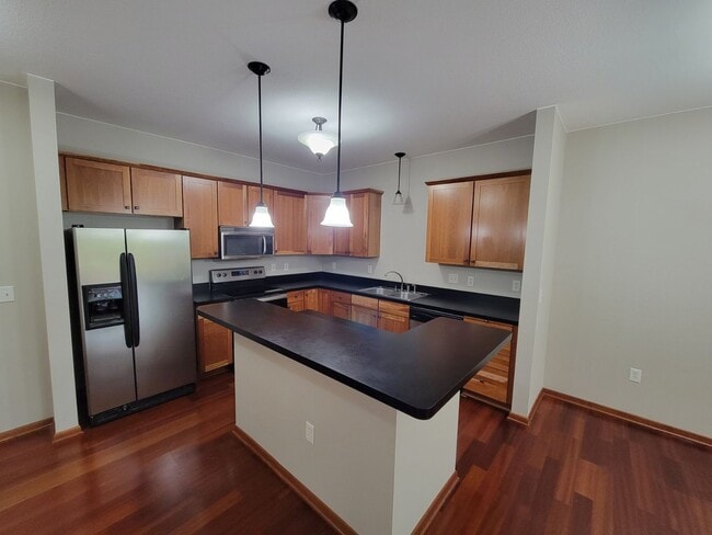 Building Photo - Spacious 2 Br/2Ba Condo w/1500 sq ft in Heart of St Louis Park! 2 Heated parking spots included!