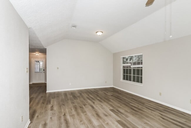 Foto del edificio - 16907 Dusty Mill Dr E