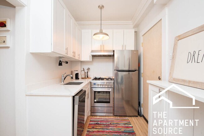 Foto del edificio - 2324 N Lincoln Park W