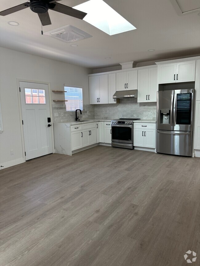 Building Photo - 641 Toyon Ave