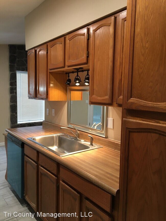 Foto del edificio - 3 br, 2 bath House - 10910 E Burnside St