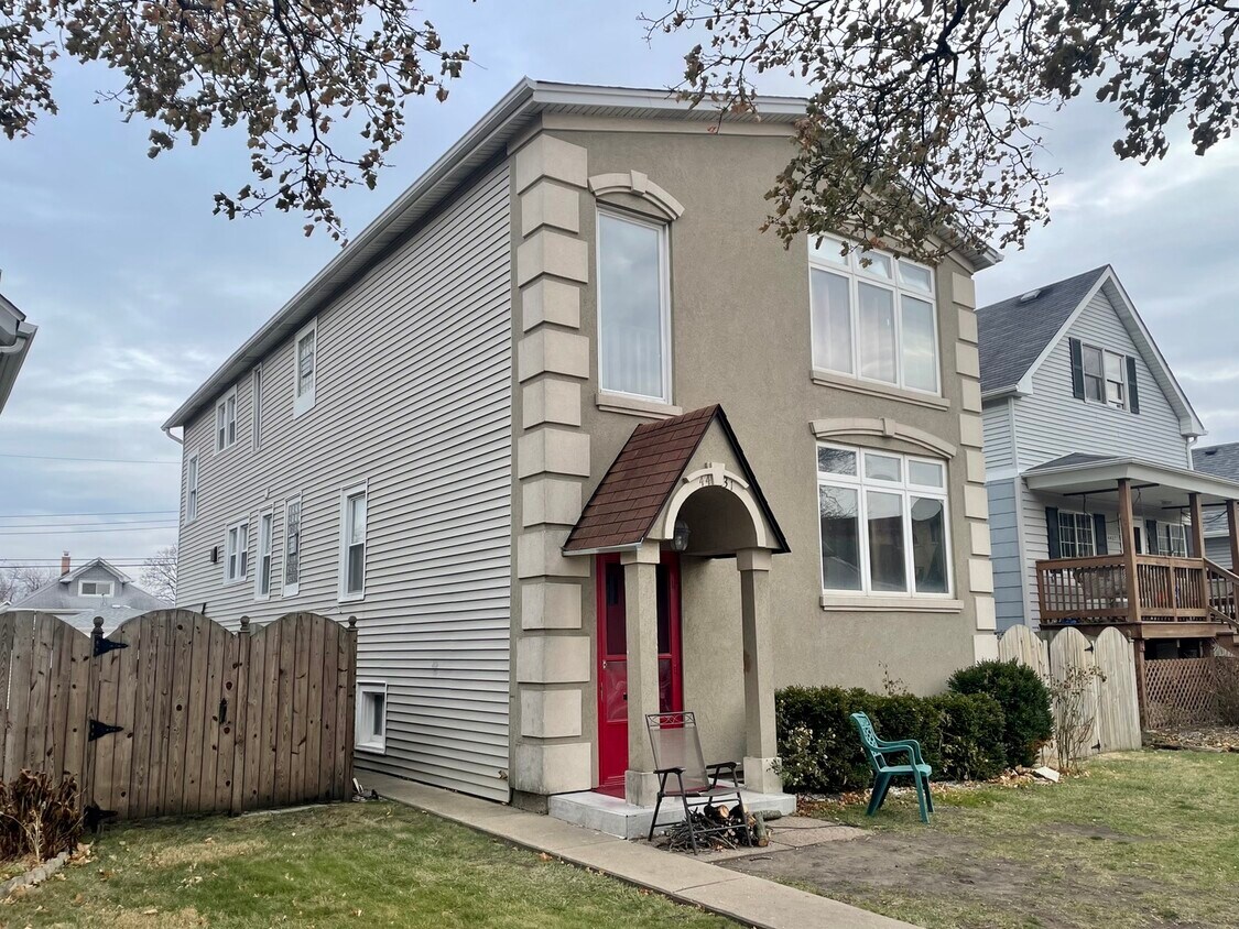 Primary Photo - 4431 N Mobile Ave