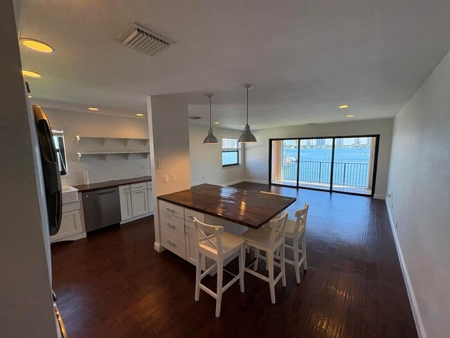 Building Photo - 360 Wilma Cir