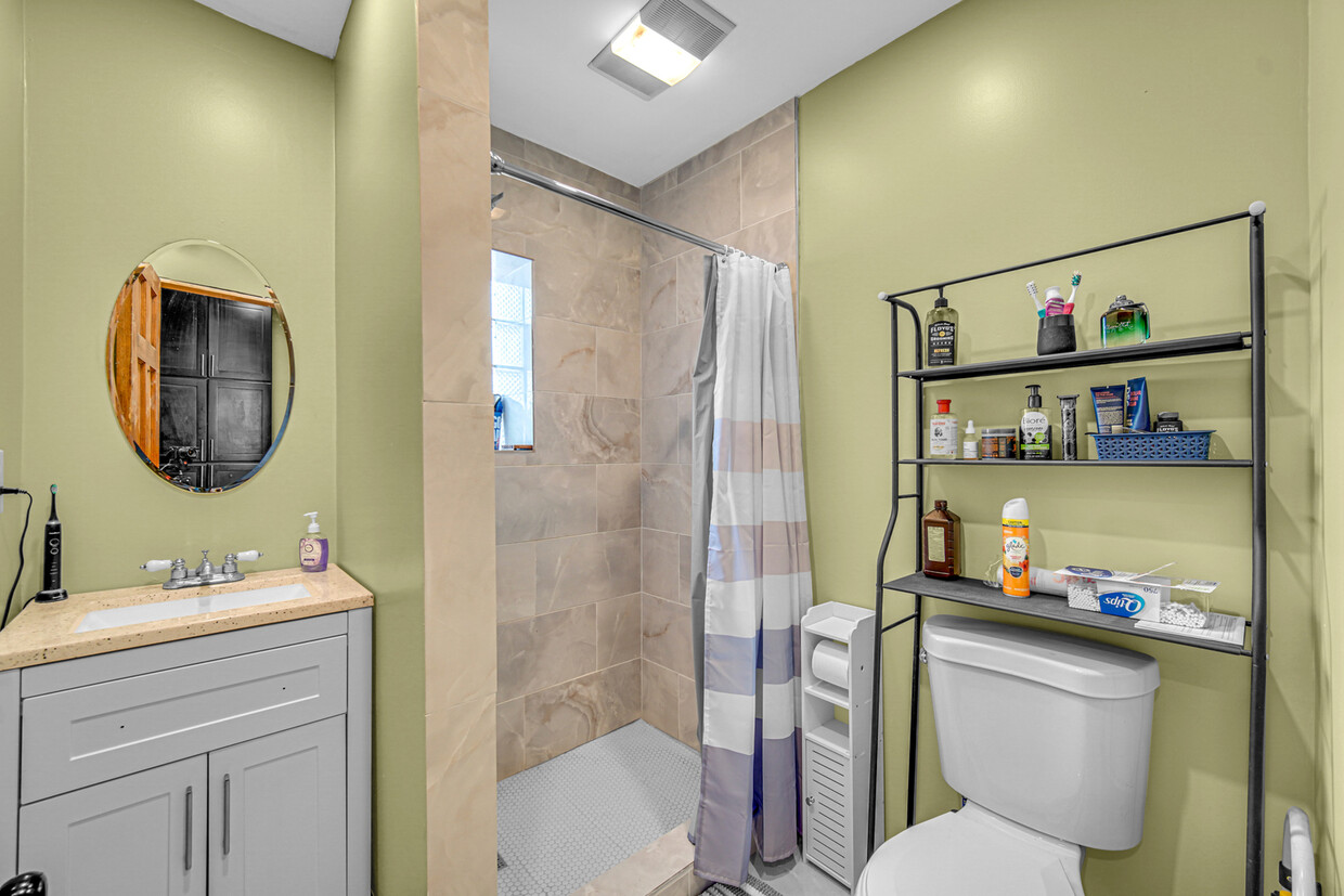 Foto principal - 448 W Englewood Ave
