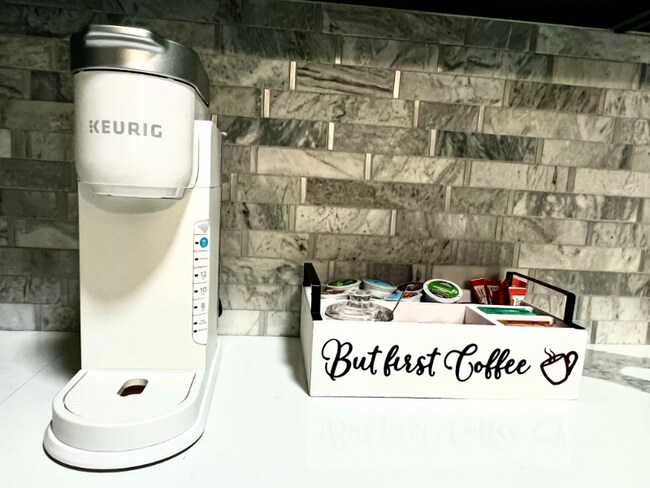 Foto del edificio - 1511 Rawhide Dr